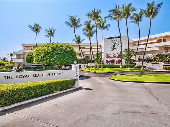 2nd image of 75-6040 Alii Dr #303