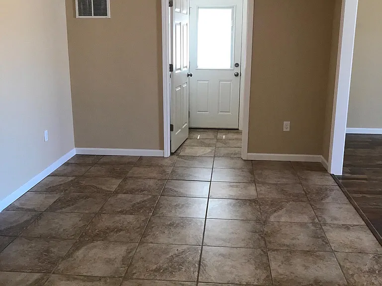 108 Skyview Dr — Photo 4