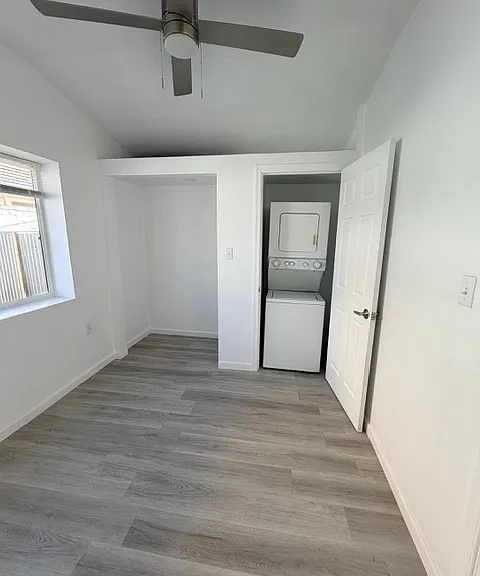 916 E Elm St — Photo 11