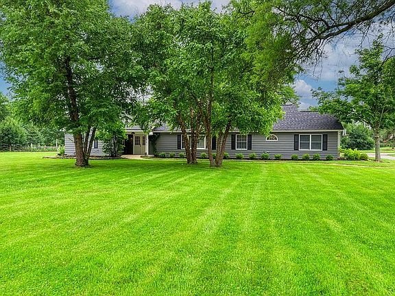 3rd image of 1195 Long Meadow Rd