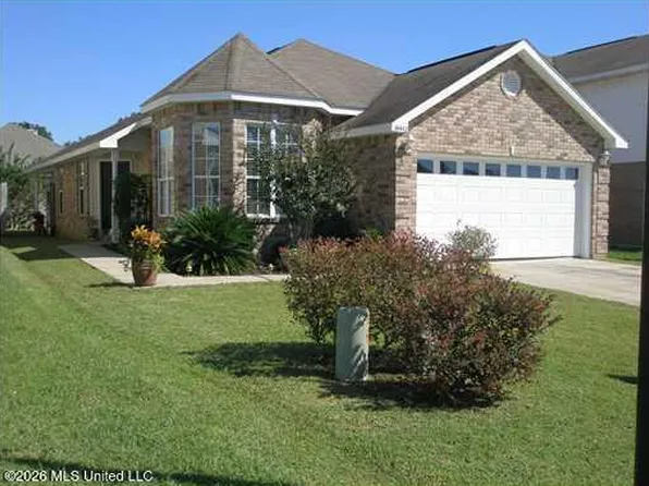 19442 W Lake Village Dr, Gulfport, MS 39503