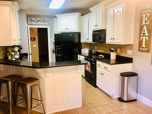 3rd image of 242 Twin Lakes Dr