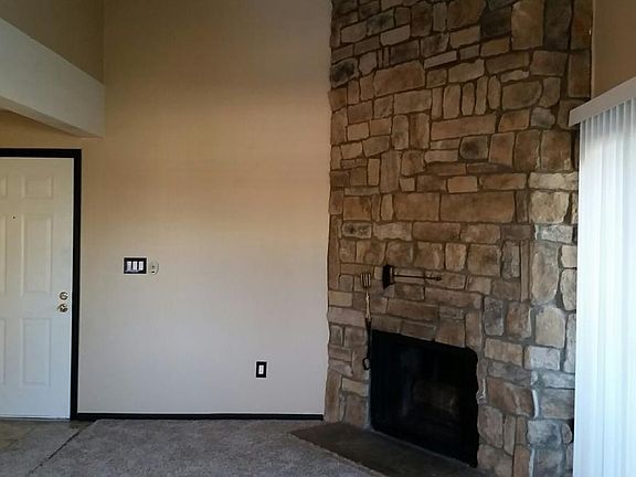 Livingroom w/Fireplace