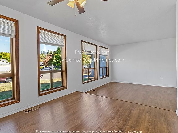 4th image of 2662 SE Aspen Ct