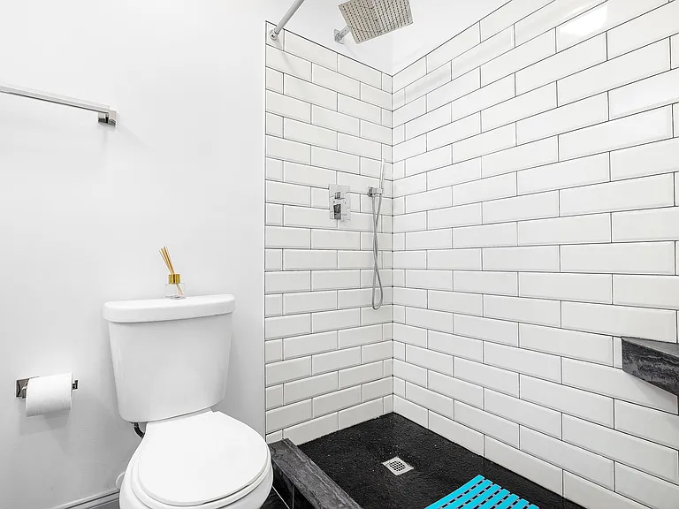 5460 Scofield Rd #B — Photo 10