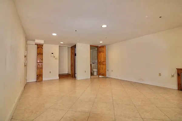 Rented by Oxford Property Group | media 12