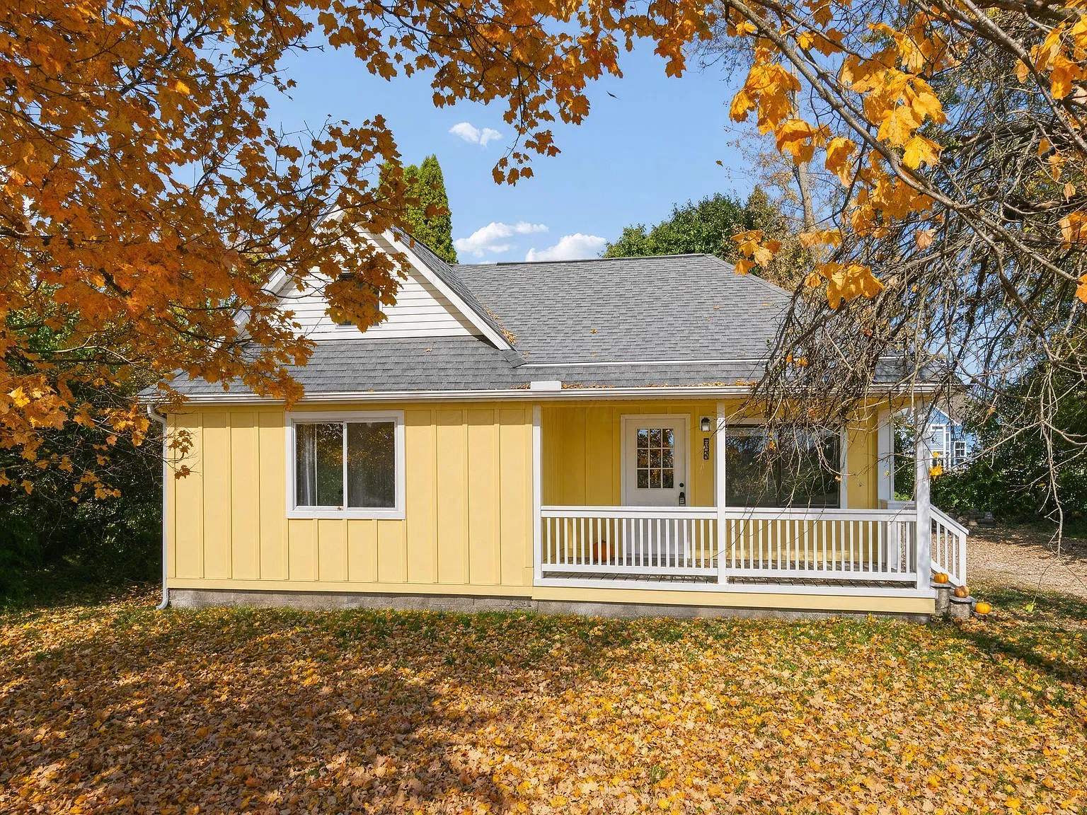 3 bed, 2.0 bath, 1248 sqft, $2,300 — Photo 3