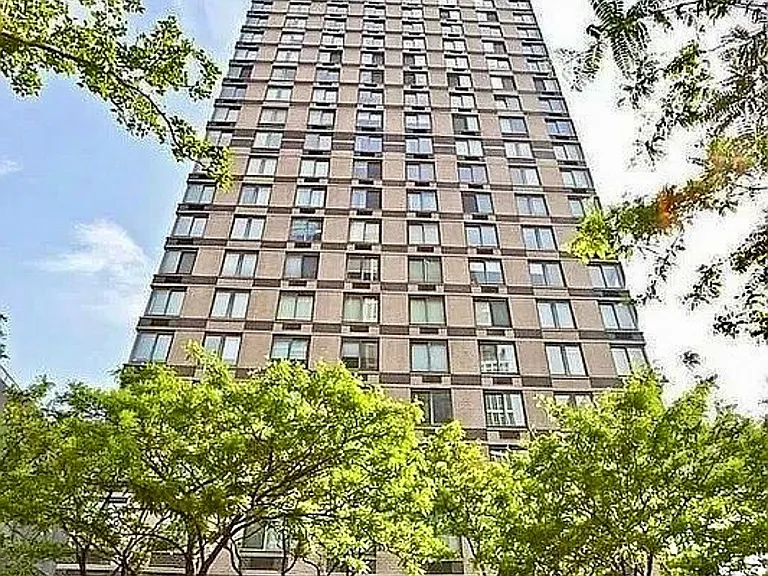 300 E 85th St #504 — Photo 15