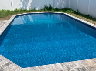 12 Sweeney Ln, Bristol, RI 02809