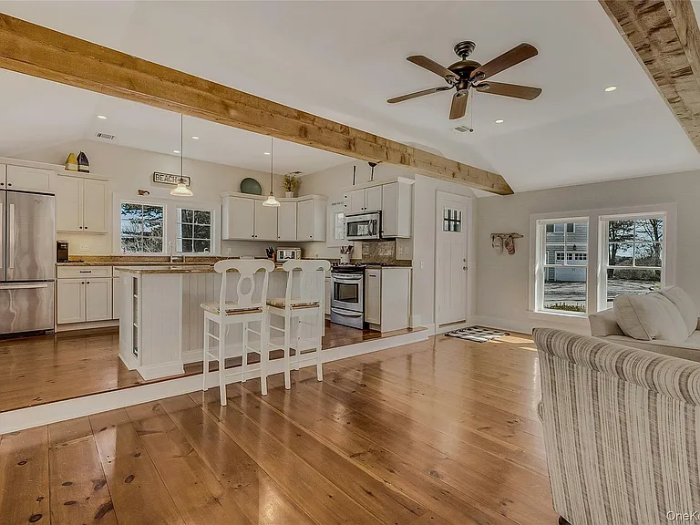 635 Strohson Rd — Photo 9
