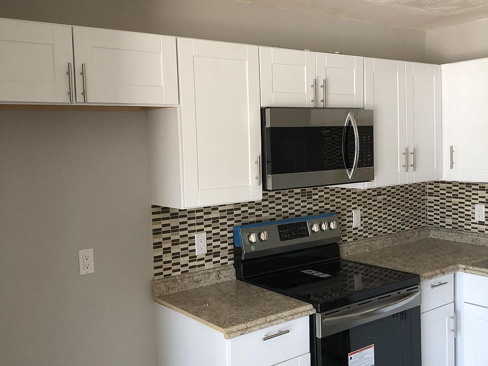 2nd image of 714 Wellesley Ct APT C