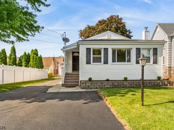 8 Hoover Ave, East Hanover Twp., NJ 07936