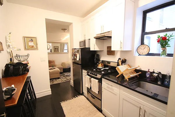 Rented by Dynamik Realty | media 12