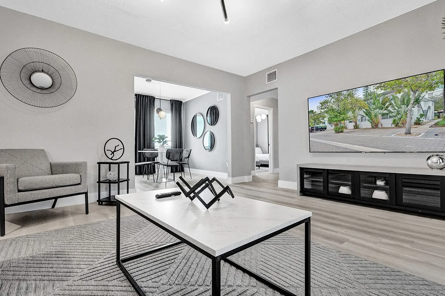 2 bed, 2.0 bath, 1097 sqft, $7,447 — Photo 2