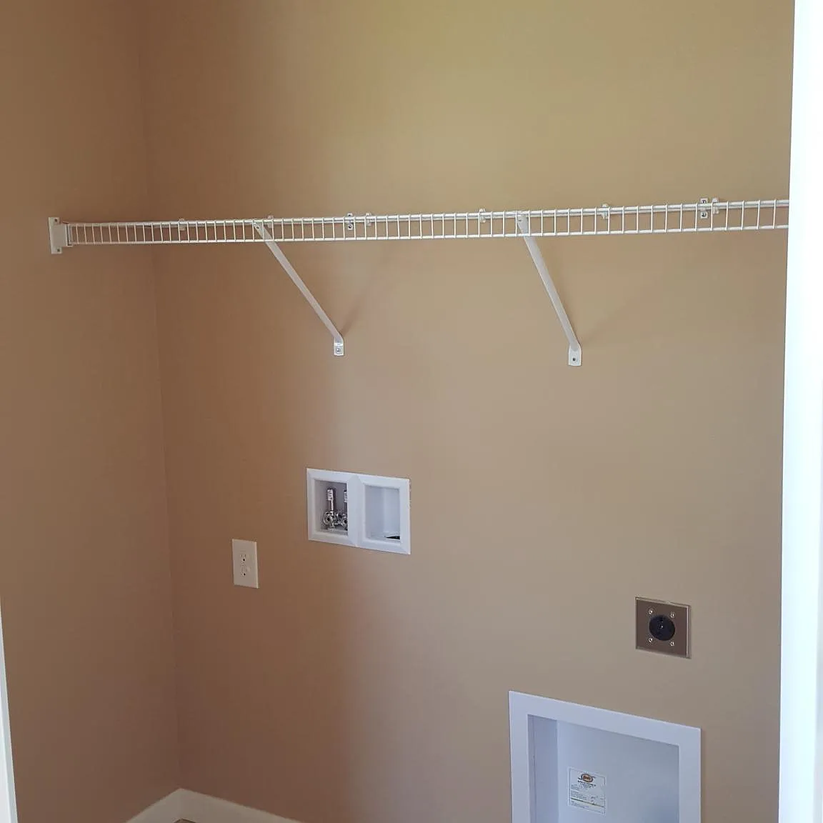 3 bed, 2.5 bath, 1700 sqft, $3,200 — Photo 2
