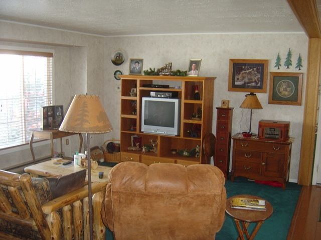 2nd image of 1126 Canyon Rd