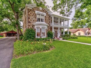 115 E Davis St, Luling, TX 78648