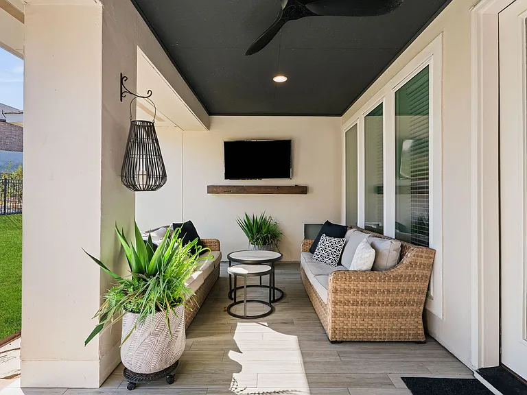 303 Navarro — Photo 17