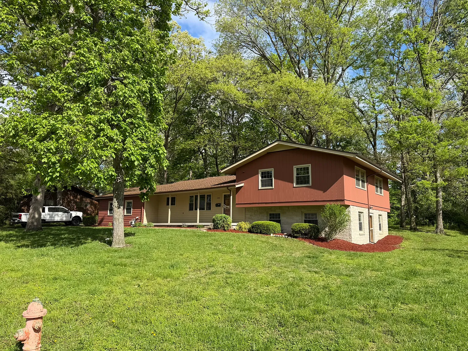 4 bed, 2.5 bath, 1800 sqft, $2,000 — Photo 1