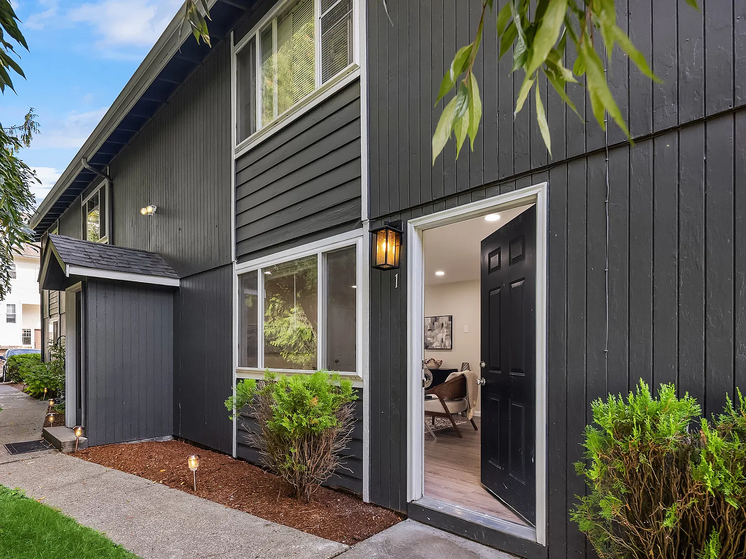 2 bed, 950 sqft, $2,695 — Photo 1
