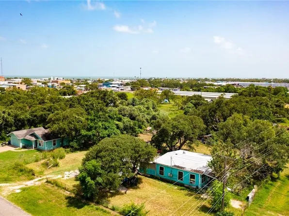 518 N Racine St, Rockport, TX 78382