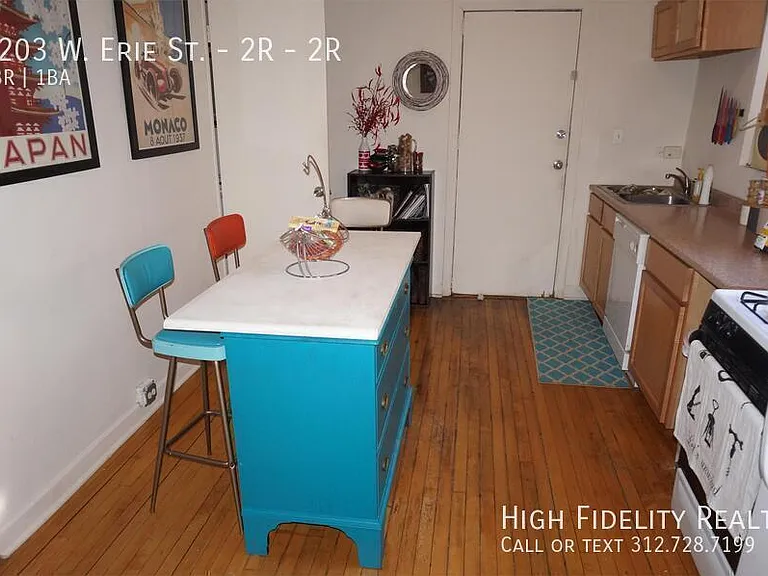 2203 W Erie St #2R — Photo 2