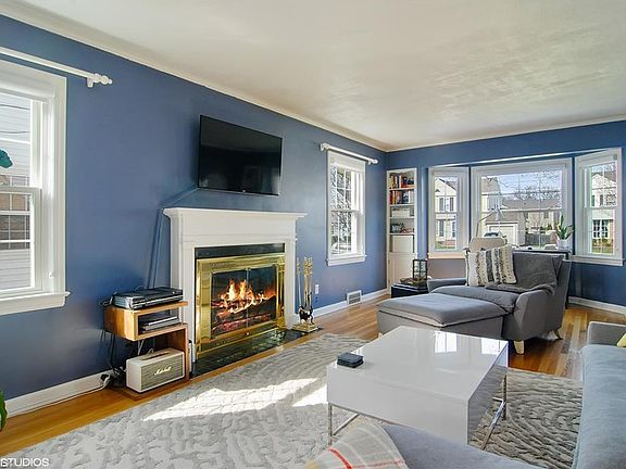 3rd image of 18927 Inglewood Ave