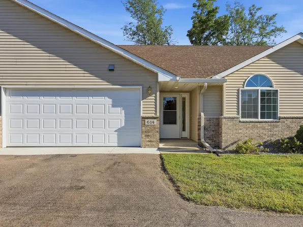 614 Golden Gate Ln, Winsted, MN 55395