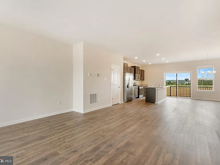 420 Carroll Walk Ave — Photo 7
