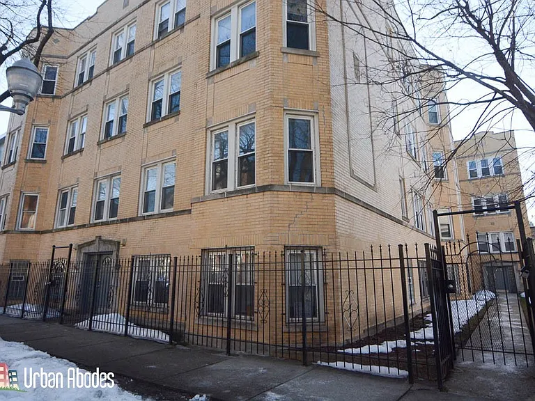 1933 W Crystal St #2AC — Photo 1