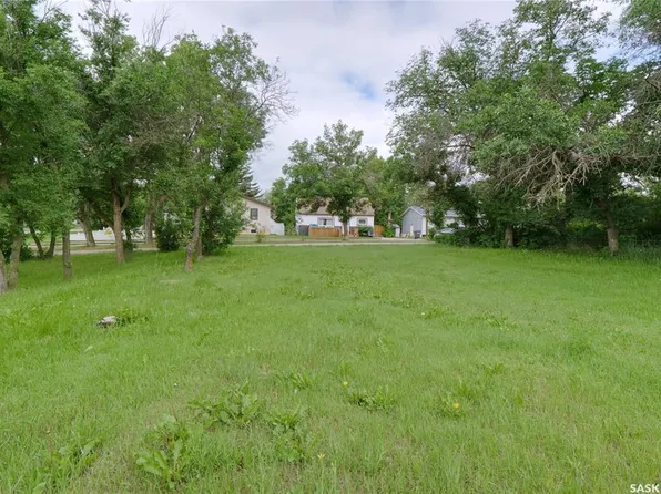 221 1st St E, Coronach, SK S0H 0Z0