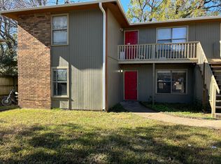 637 N Betty Jo Dr, Fayetteville, AR 72701
