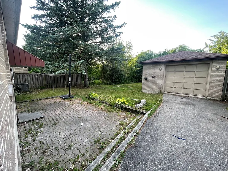 116 Cartier Cres #MAIN FLOOR — Photo 19