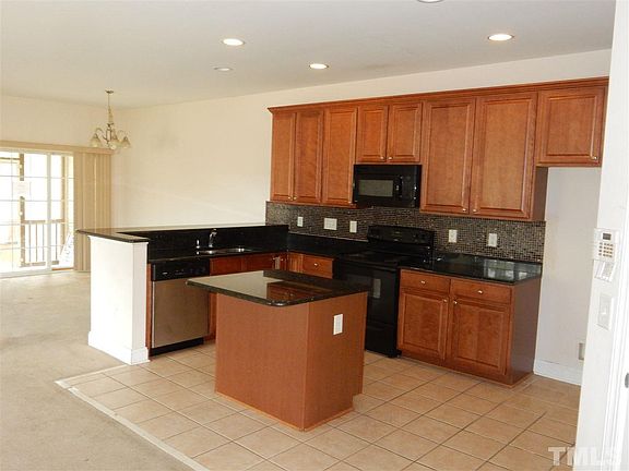 5th image of 870 Saratoga Dr