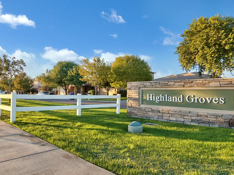 4236 E Cotton Ct — Photo 4