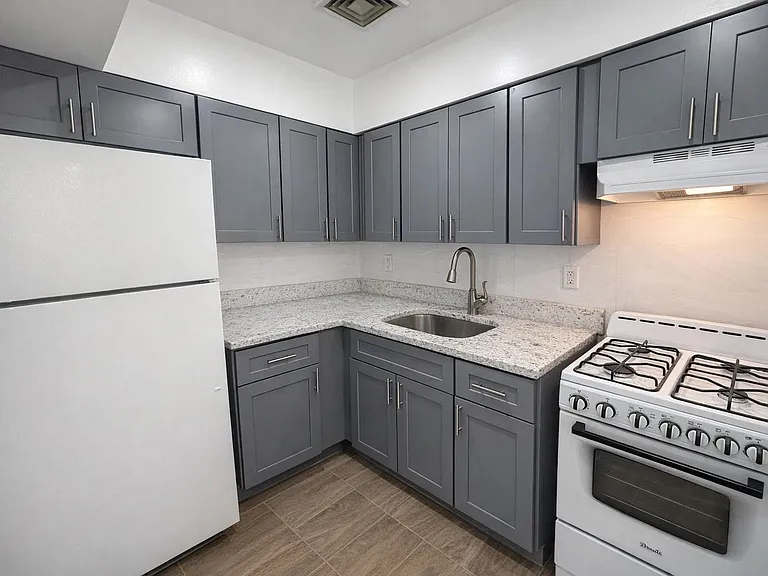 87 Merseles St #1 — Photo 10