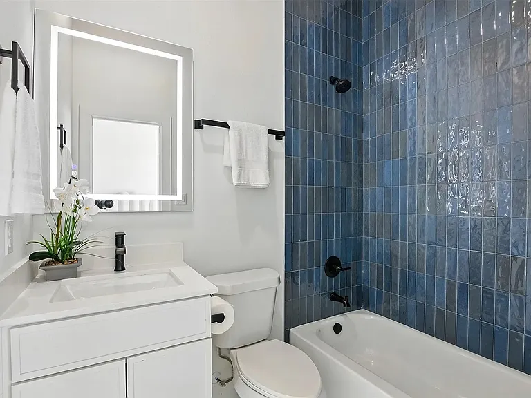 430 E 8th St #430 — Photo 7