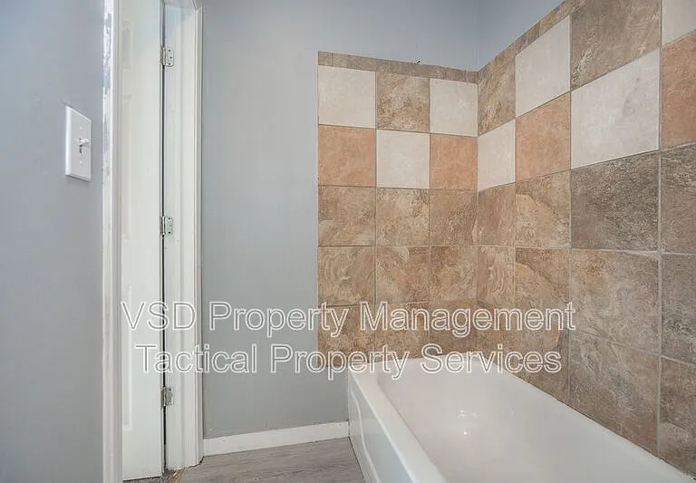 3651 E 55th St #3 — Photo 11