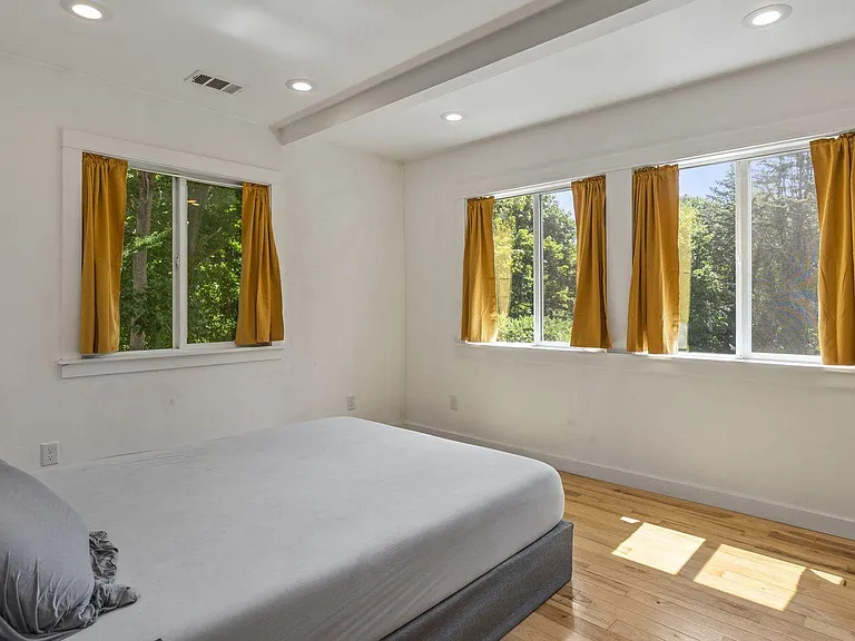 266 Highland Ave — Photo 15