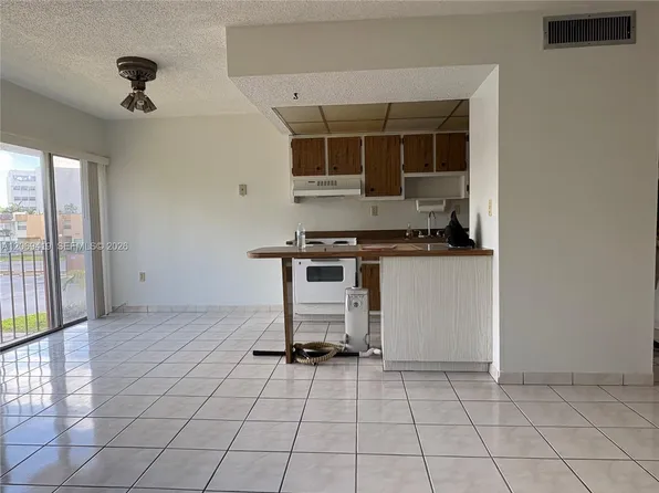 9331 SW 4th St APT 202B, Miami, FL 33174