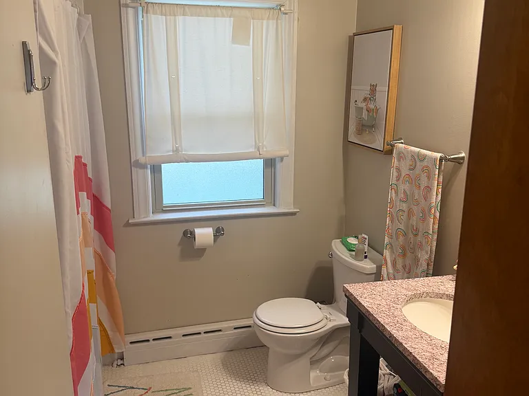 412 Lemont St — Photo 11