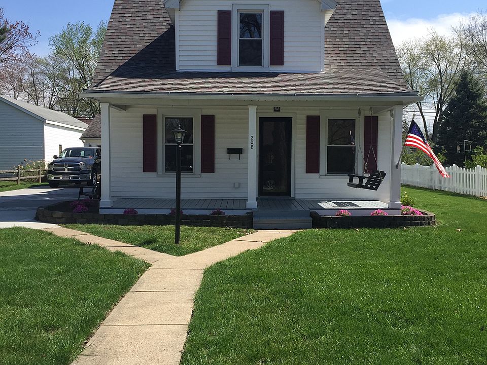 1st image of 208 E 6th St