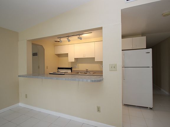 4th image of 2312 Belmar Dr #East