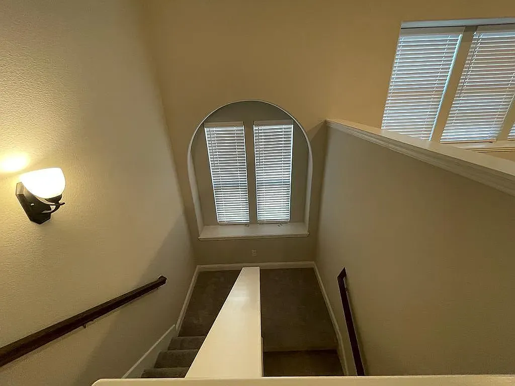 4 bed, 2453 sqft, $2,800 — Photo 3