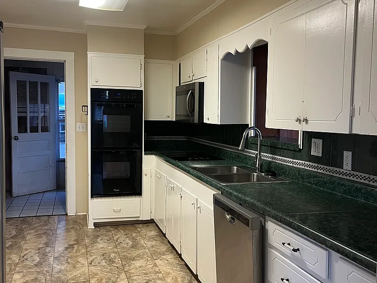 1000 Locust St — Photo 5