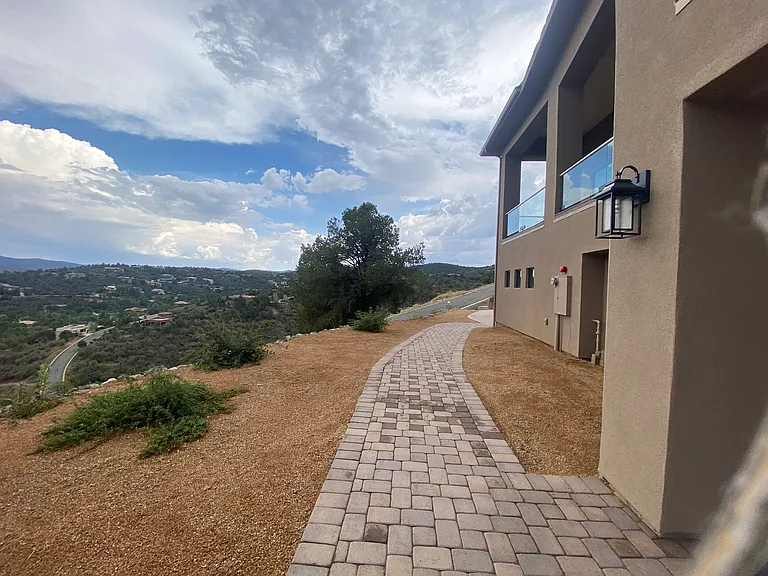 703 W Lee Blvd — Photo 3