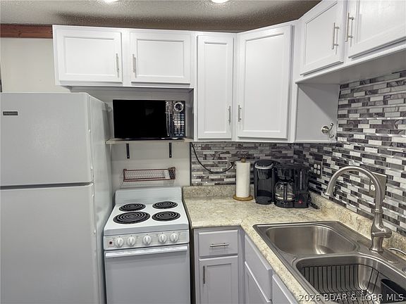 3rd image of 30031 Oak Knoll Rd