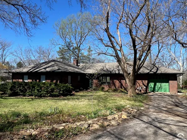 3 Westwood Rd, Lawrence, KS 66044