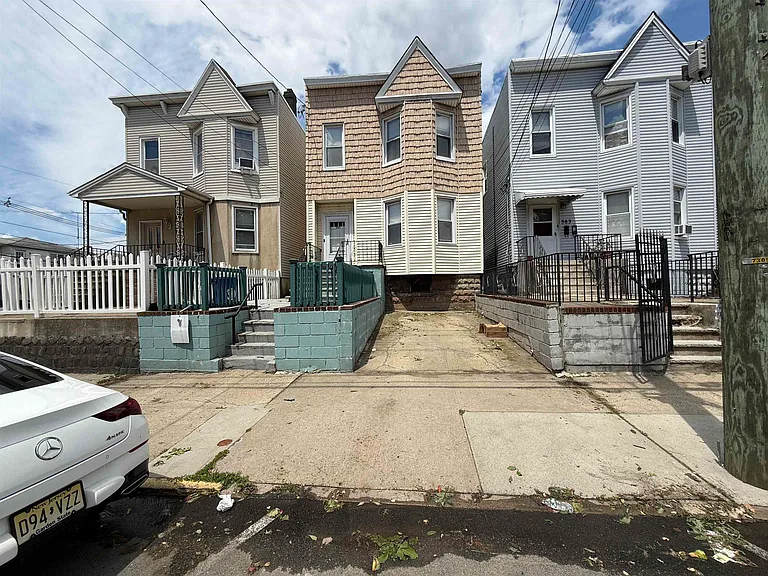 381 Liberty Ave #2 — Photo 2