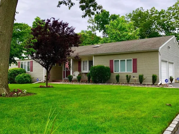 29 Patricia Lane, Lake Grove, NY 11755